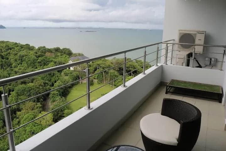 Apartment With Rooftop Pool in Playa Bonita photo 3