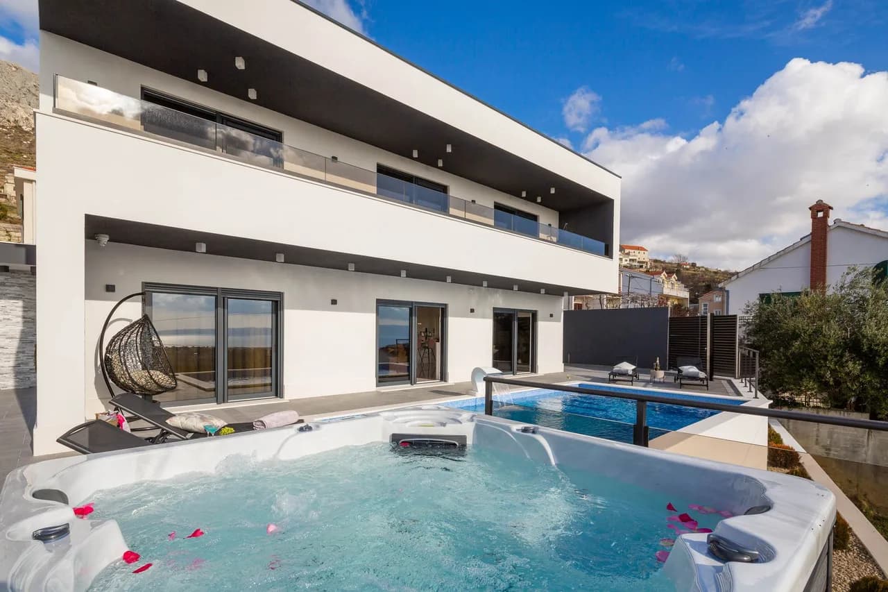 Croatian Coastal Getaway With Pool And Jacuzzi