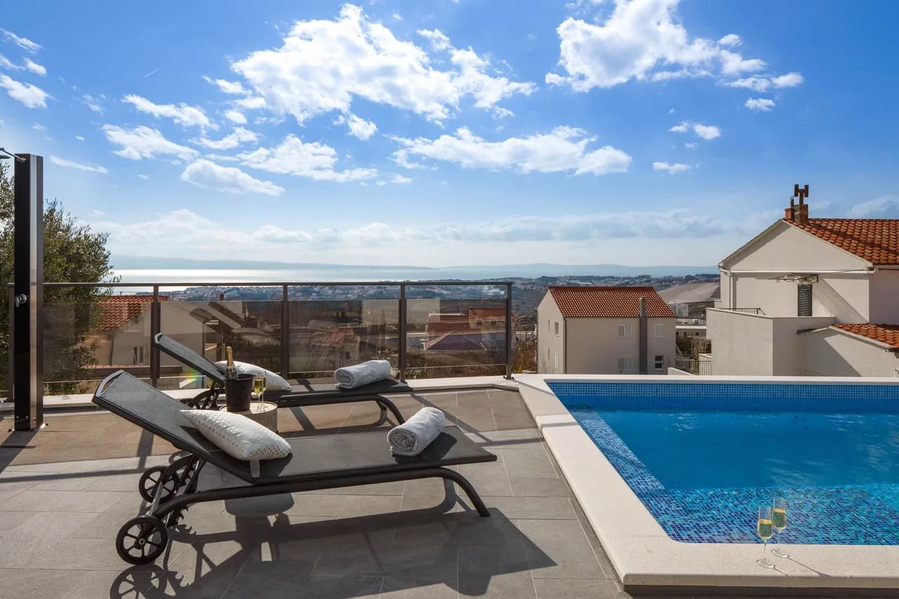 Croatian Coastal Getaway With Pool And Jacuzzi photo 2