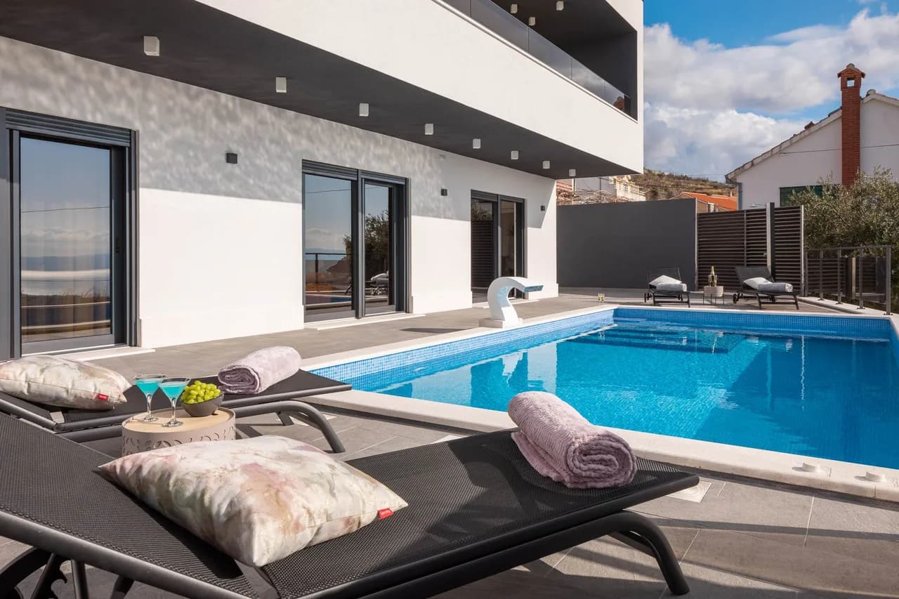 Croatian Coastal Getaway With Pool And Jacuzzi photo 3