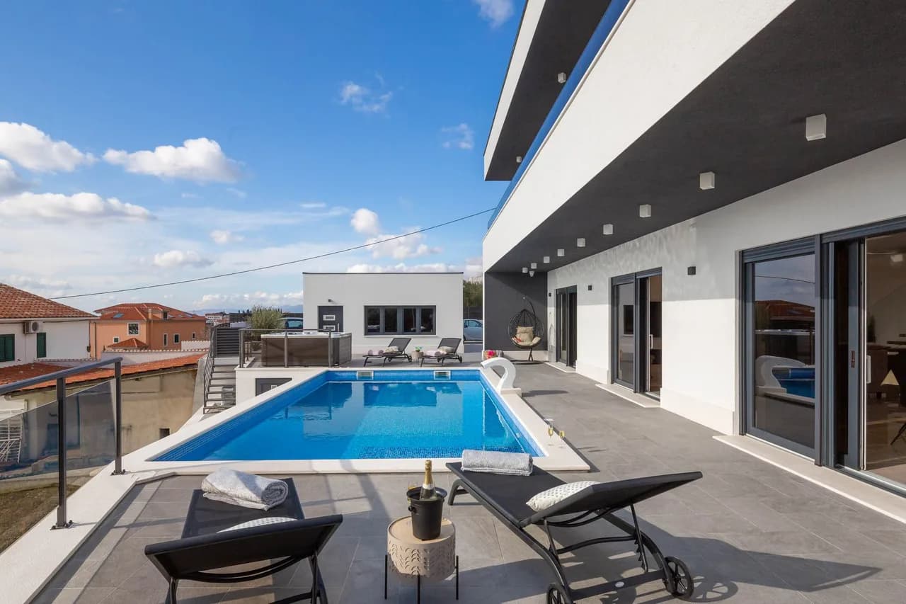 Croatian Coastal Getaway With Pool And Jacuzzi photo 4