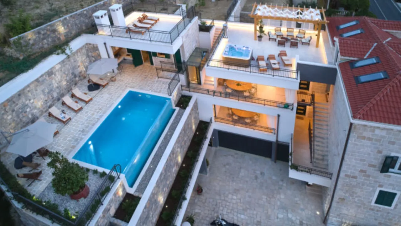 Beautiful 6BR Villa With Infinity Pool And Jacuzzi photo 2
