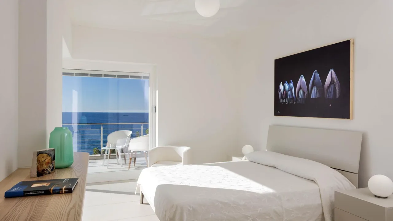 Beautiful Sapphire Serenity Serene Pool Sanctuary photo 3