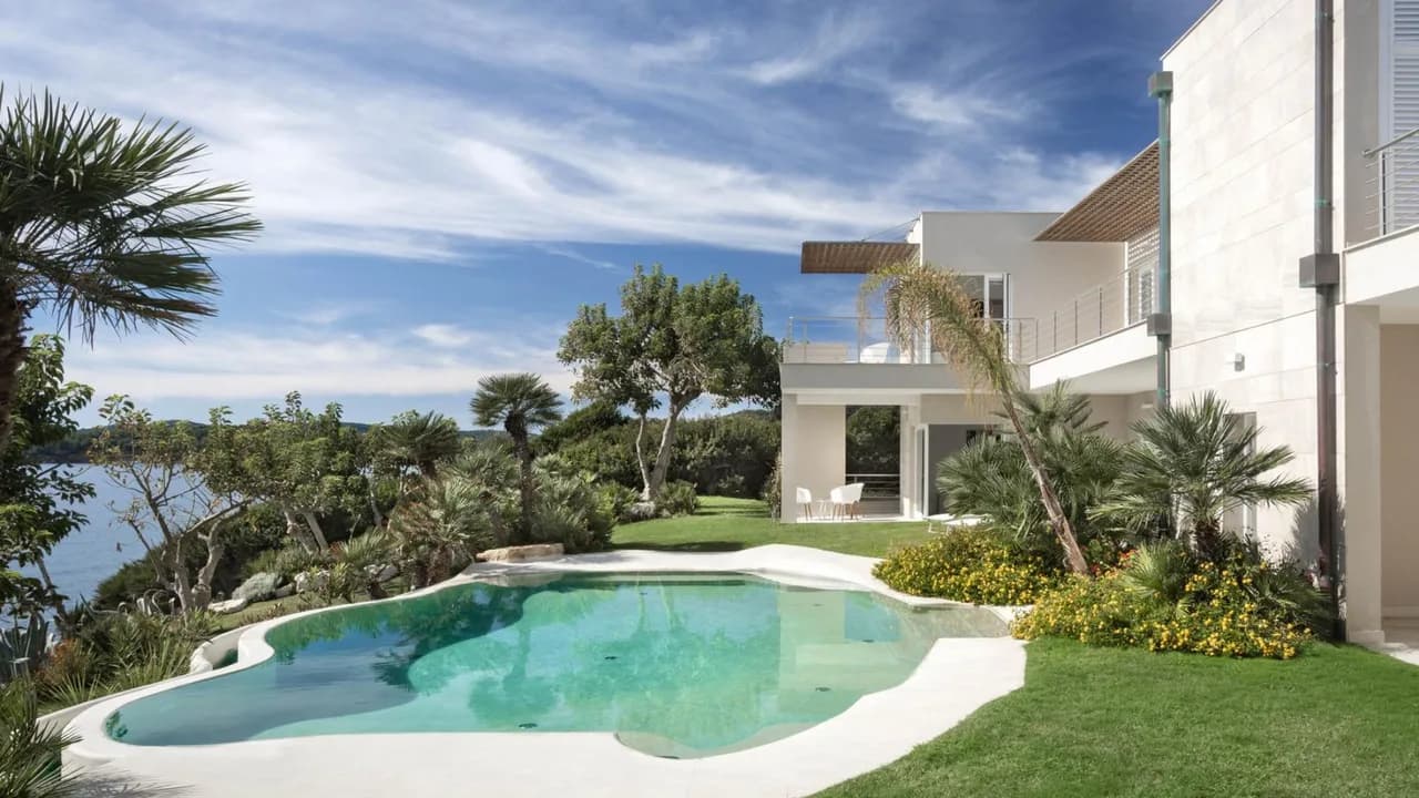 Beautiful Sapphire Serenity Serene Pool Sanctuary photo 5