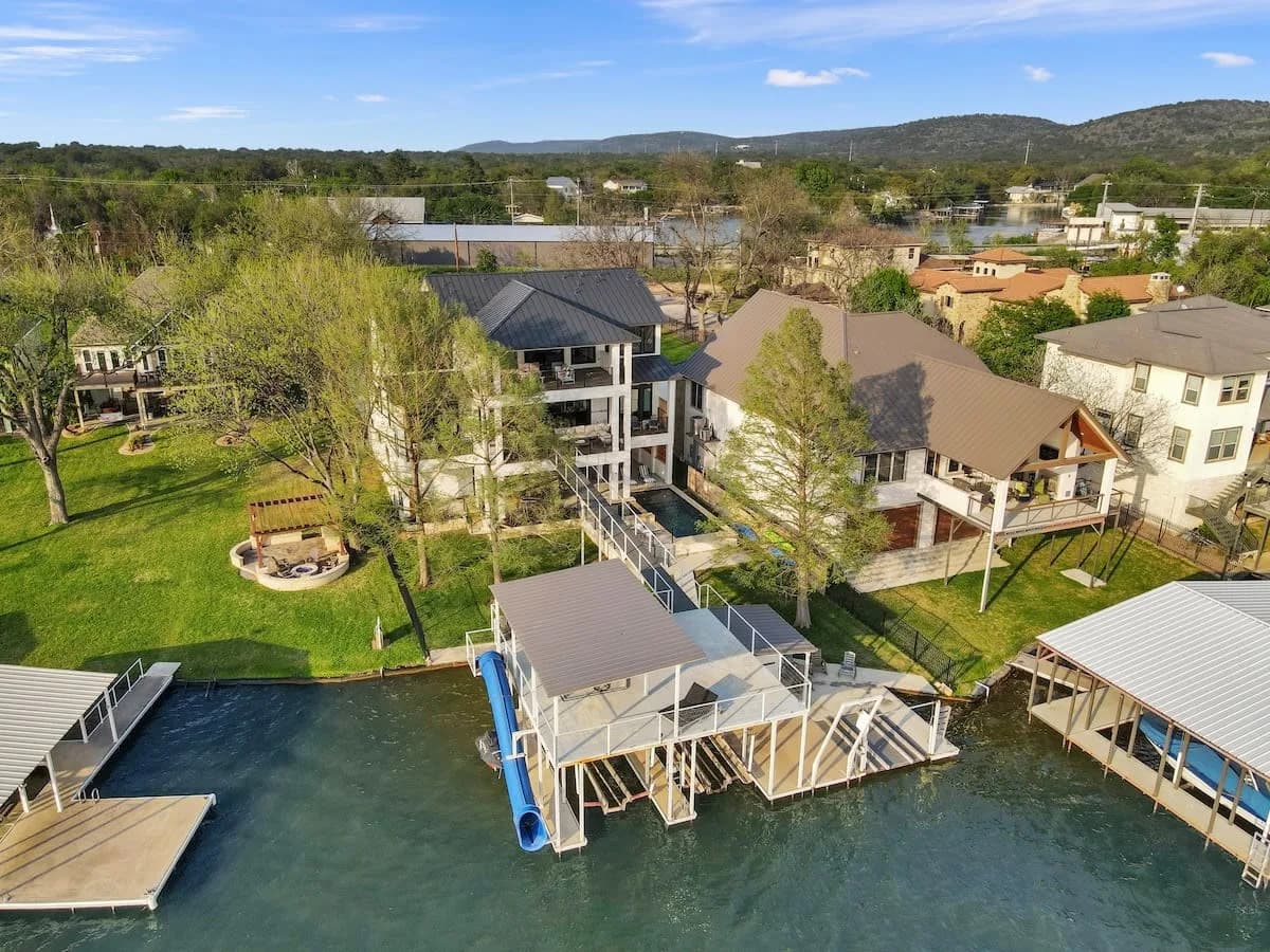 Family-Friendly Villa with Concierge in Kingsland, Texas
