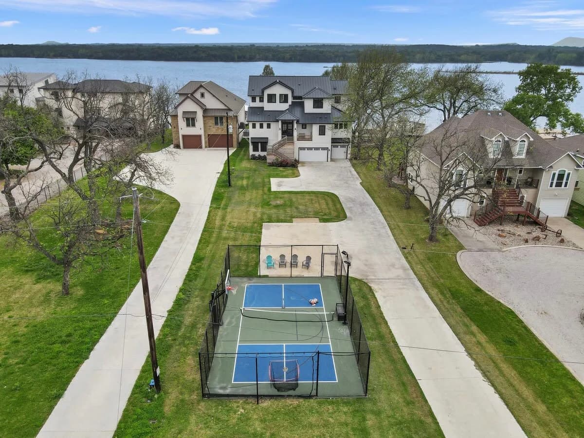 Family-Friendly Villa with Concierge in Kingsland, Texas photo 4