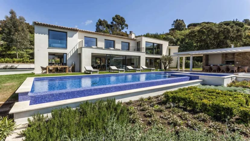 Contemporary Villa With Wonderful Oceanviews