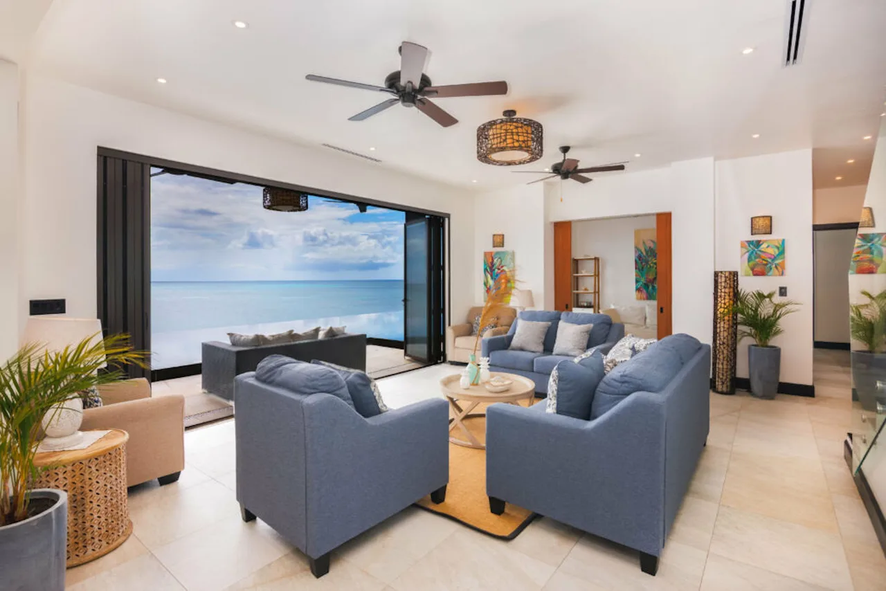 Oceanfront 4-Bedroom Retreat with Infinity Pool photo 2