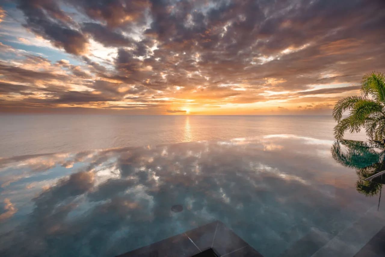 Oceanfront 4-Bedroom Retreat with Infinity Pool photo 5