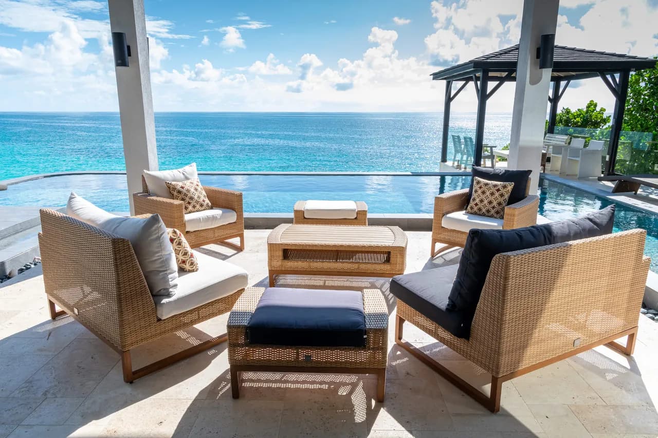 Beautiful Retreat with Infinity Salt Water Pool photo 4
