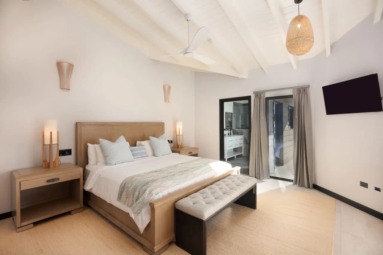 Oceanfront 4-Bedroom Villa with Panoramic Caribbean Views photo 3
