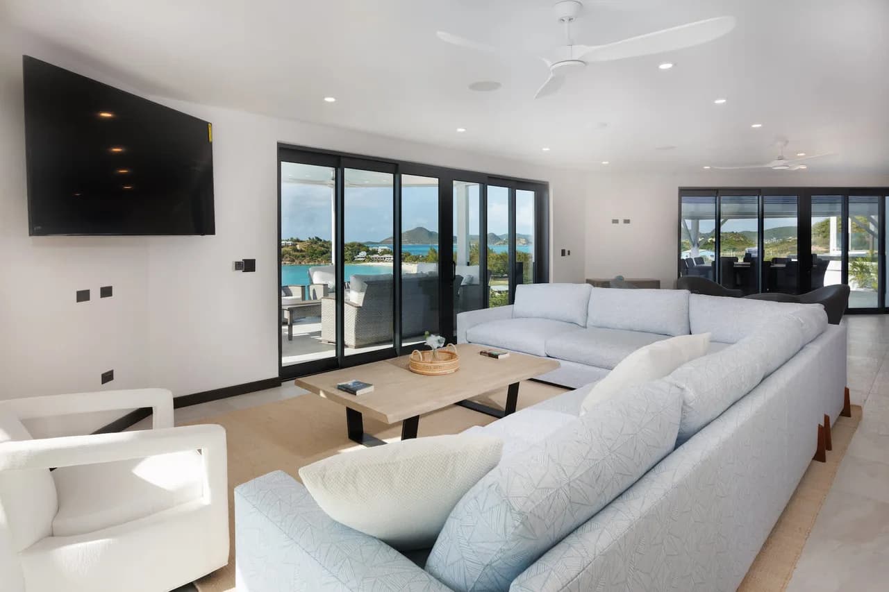 Oceanfront 4-Bedroom Villa with Panoramic Caribbean Views photo 5