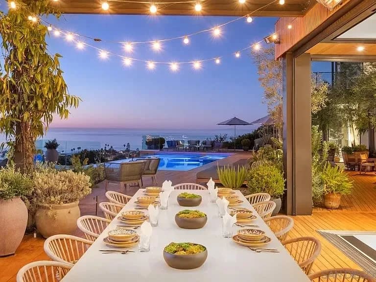 Seaside Six Bedroom Estate in San Diego photo 4
