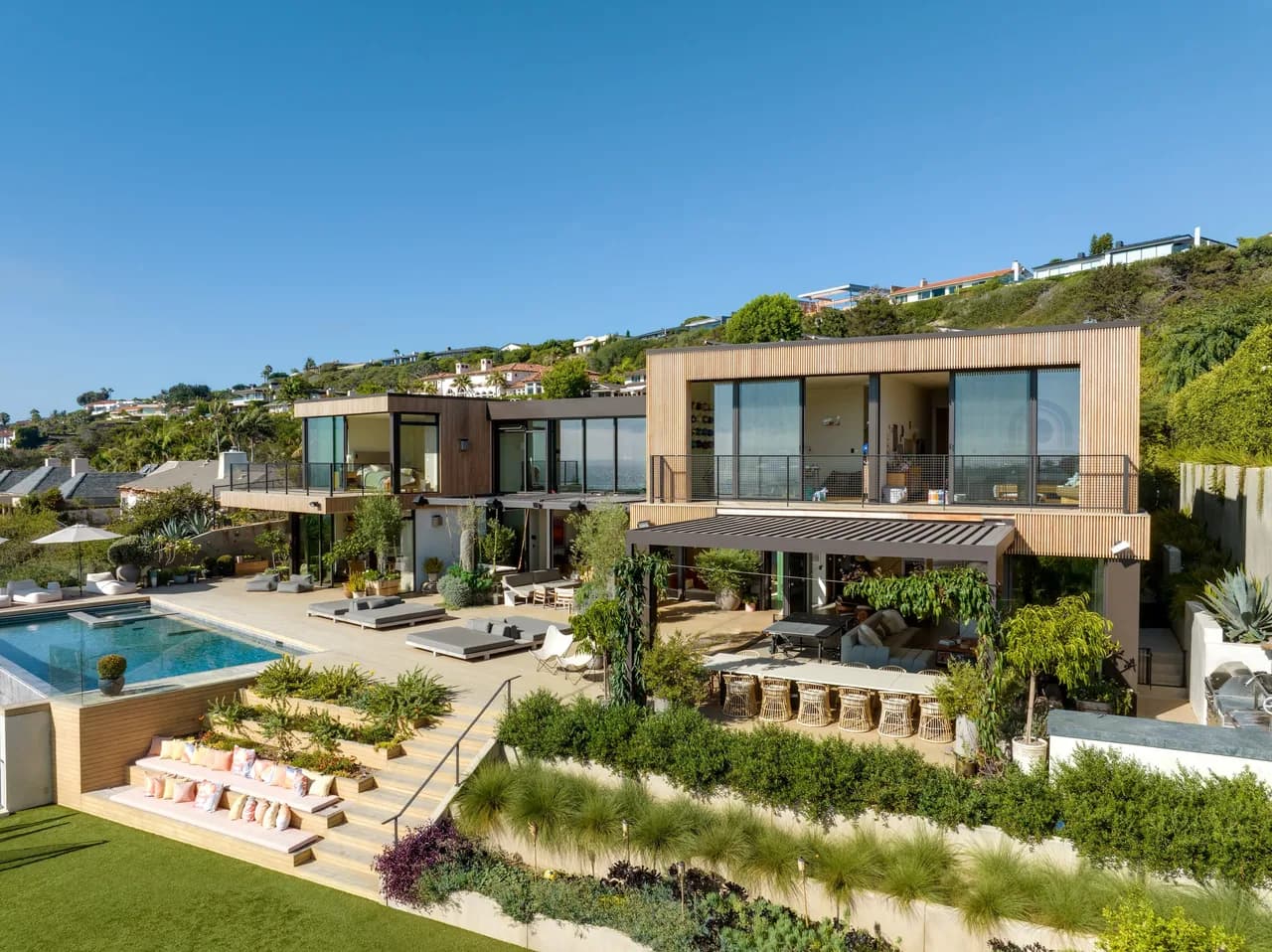 Seaside Six Bedroom Estate in San Diego photo 5