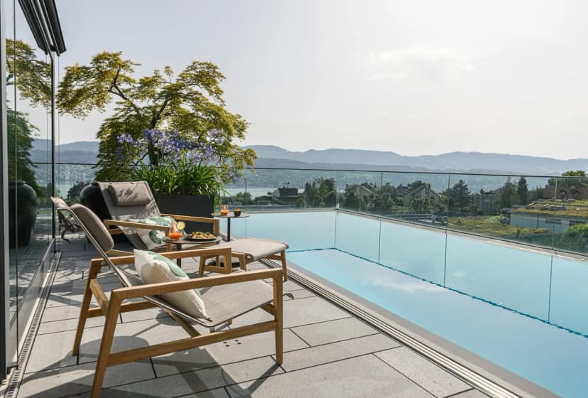 Luxury Lakeside Villa Retreat with Infinity Pool