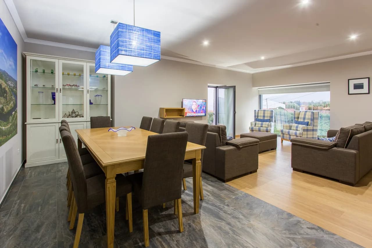 Bright Detached Villa Perfect For Leisure Stays photo 3