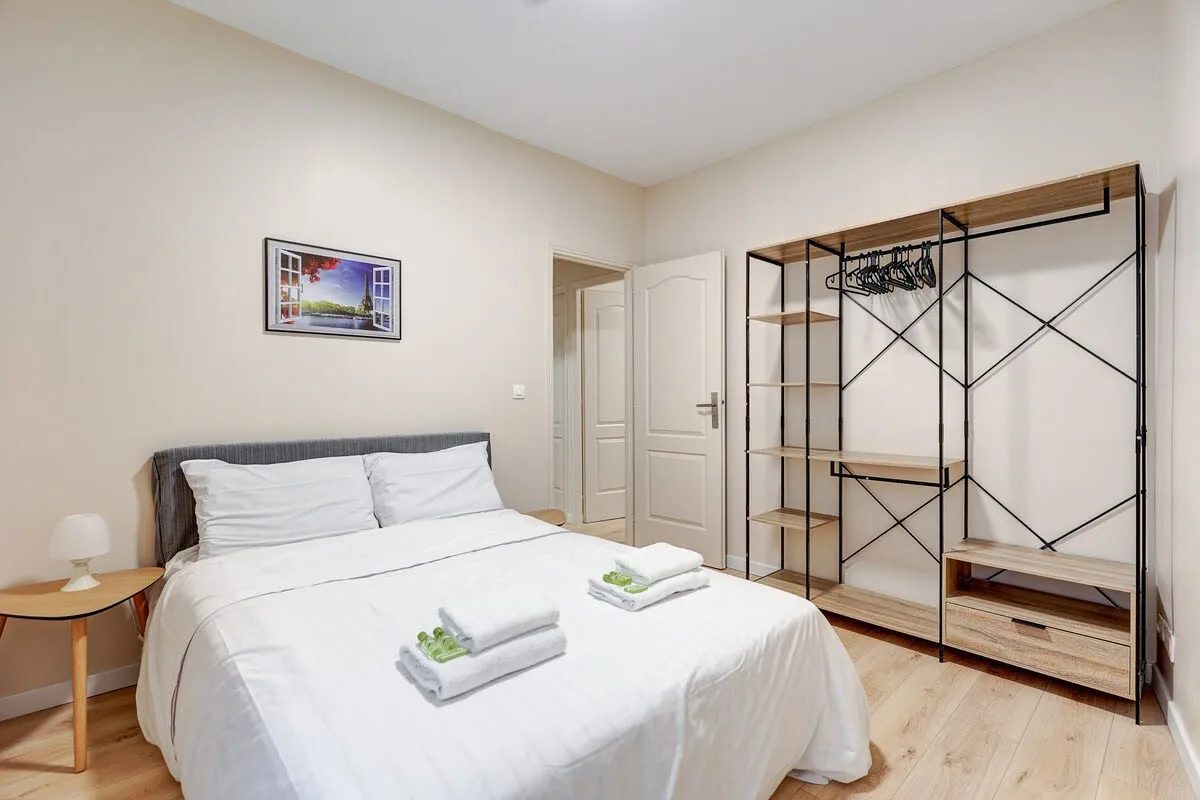 Accessible Two Bedroom Retreat in Paris photo 5