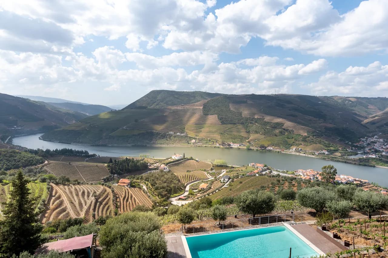 Douro Villa With Breathtaking Views and Pool Oasis