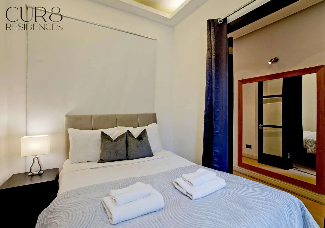 Contemporary Three-Bedroom Apartment in London photo 5