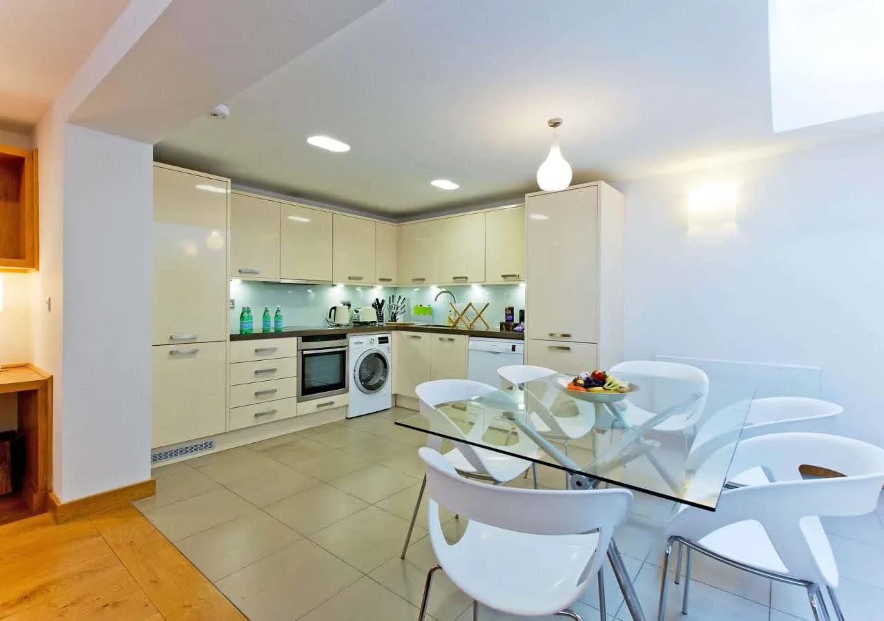 Charming Mews Apartment Near Hyde Park in London