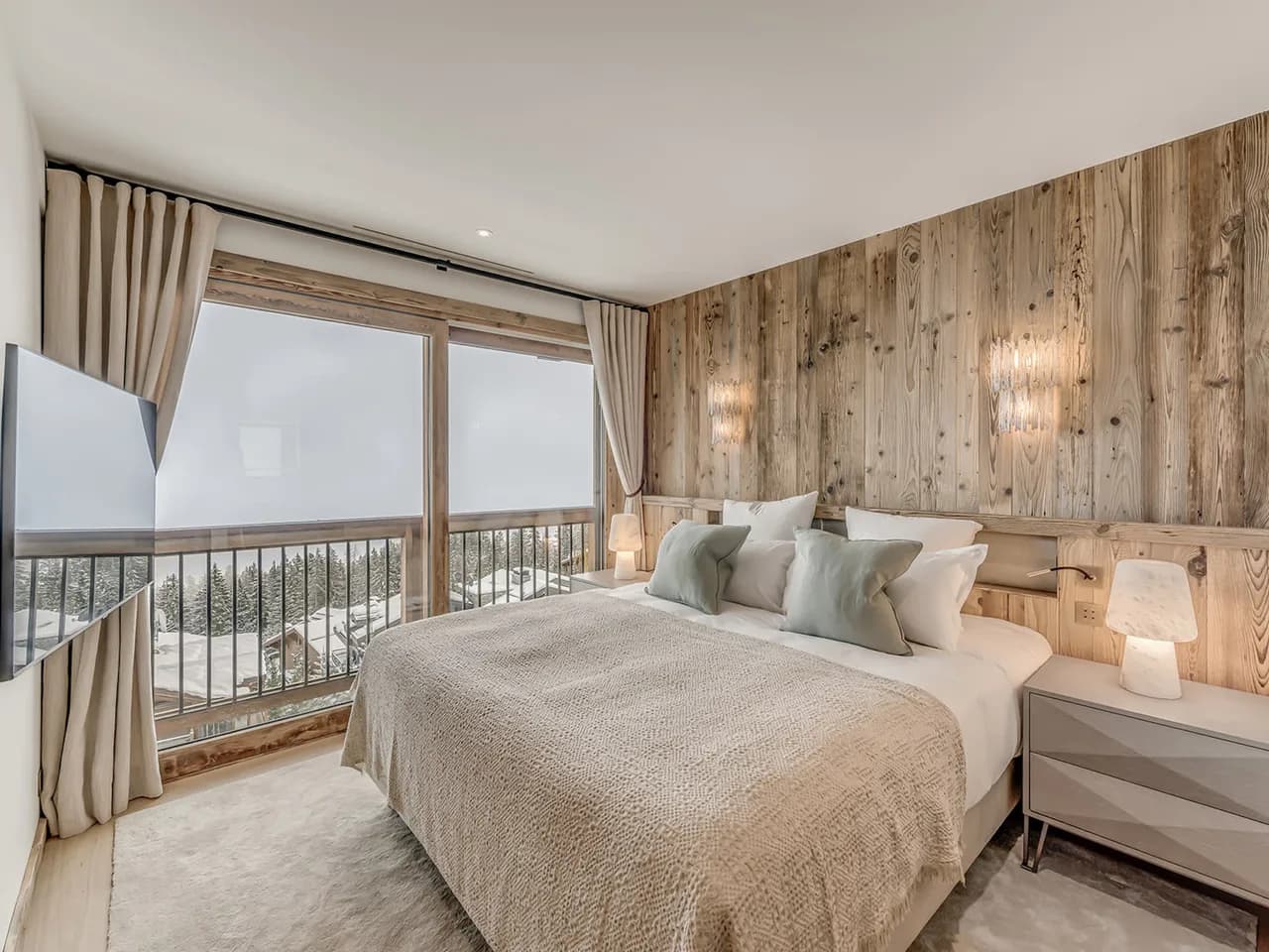 Opulent Alpine Penthouse Retreat with Sauna photo 2