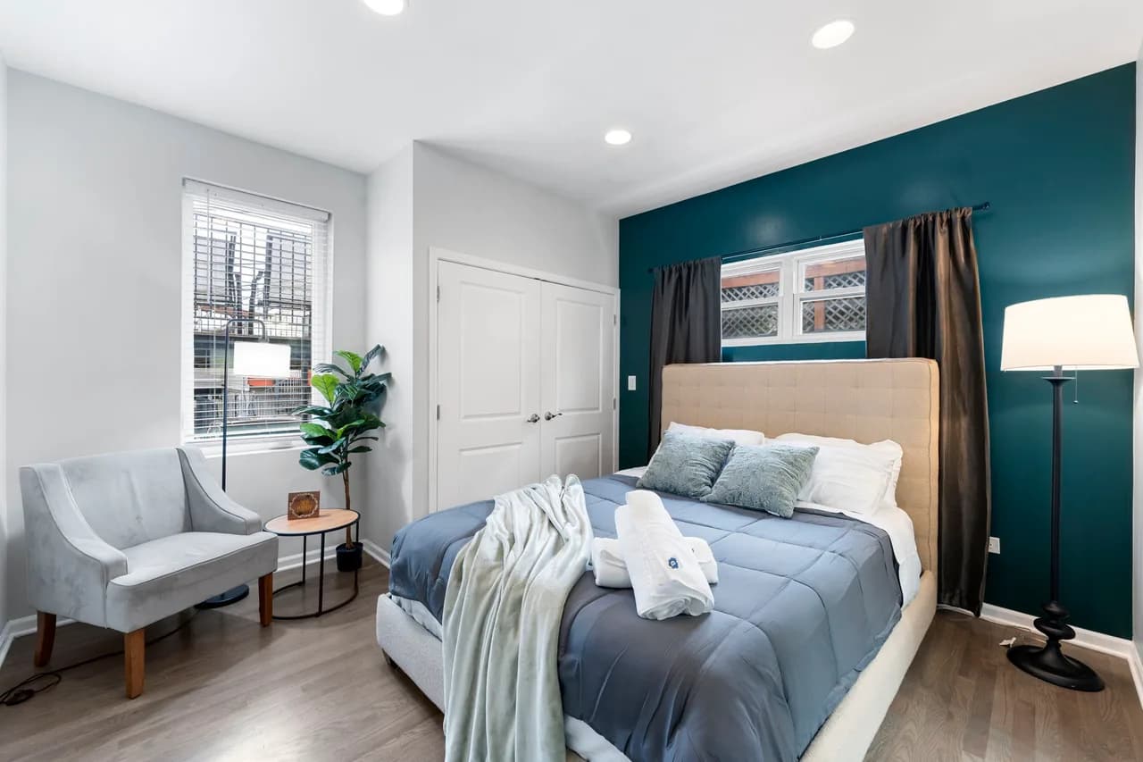 Family-Friendly Four Bedroom Home in Chicago photo 2