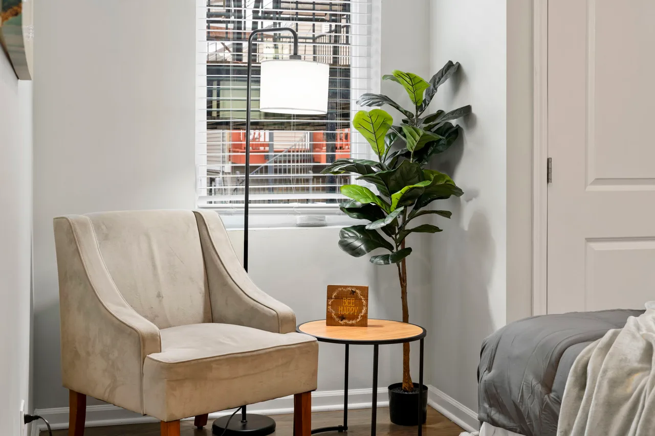Family-Friendly Four Bedroom Home in Chicago photo 4