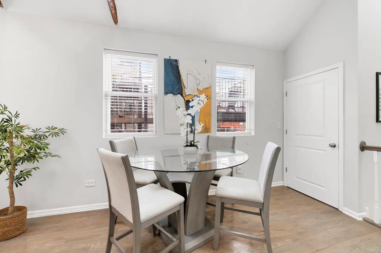 Family-Friendly Four Bedroom Home in Chicago photo 5