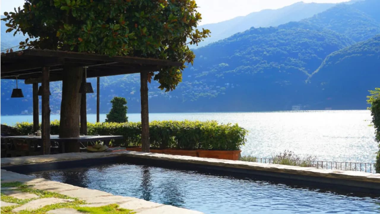 Modernly Designed 5br Villa With Lakeview photo 4