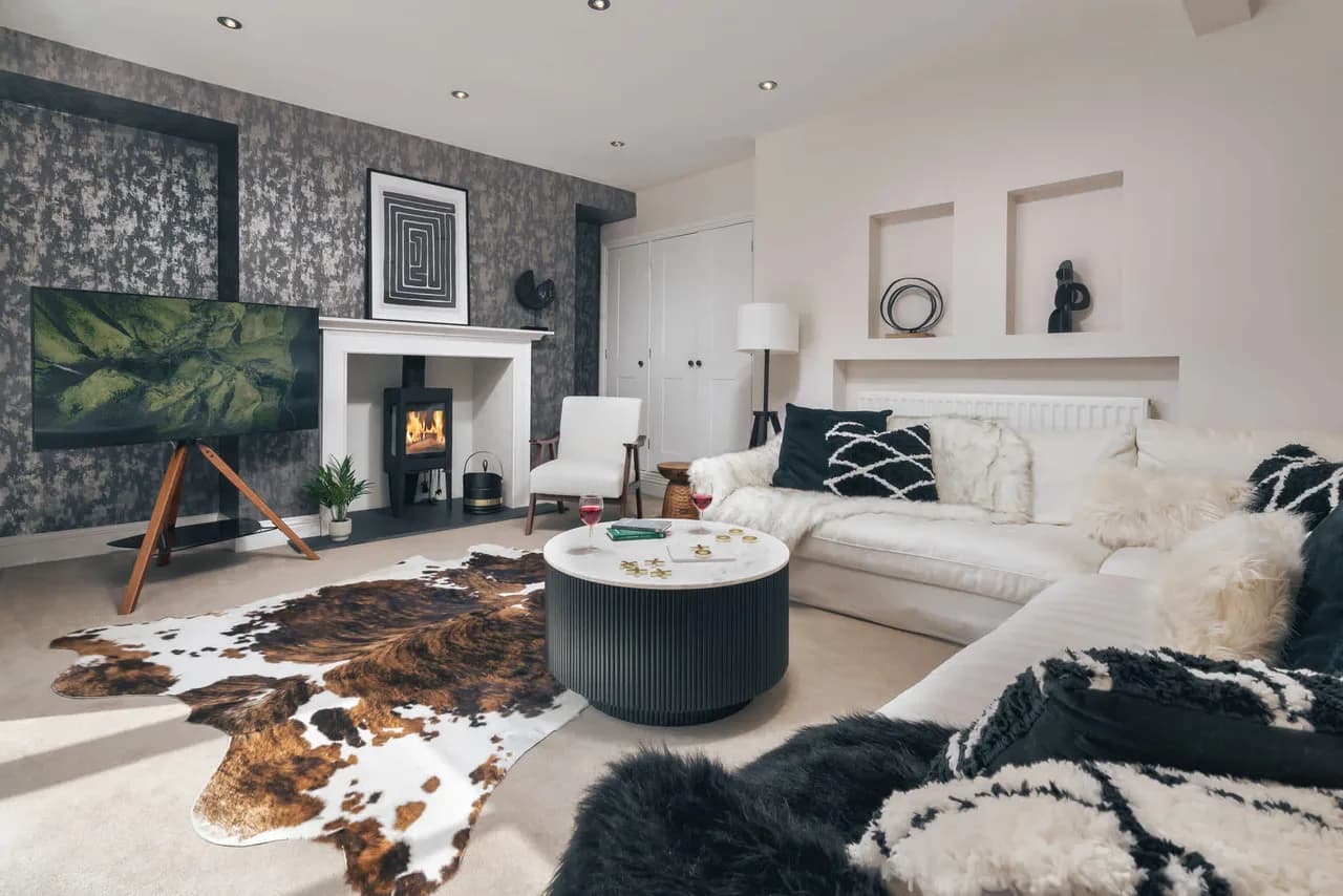 Lakeside Townhouse with Hot Tub in Lake District photo 3