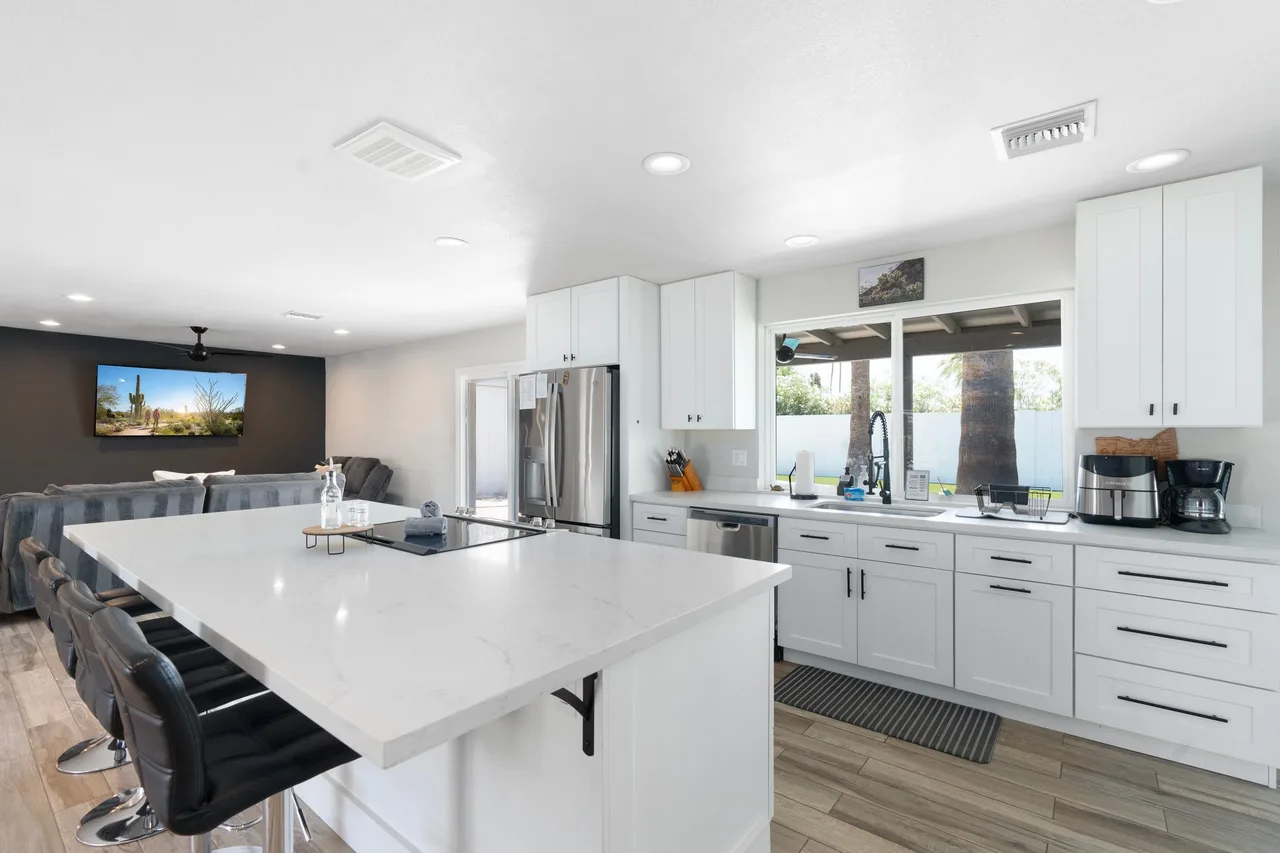 Contemporary Four Bedroom Villa in Scottsdale photo 2
