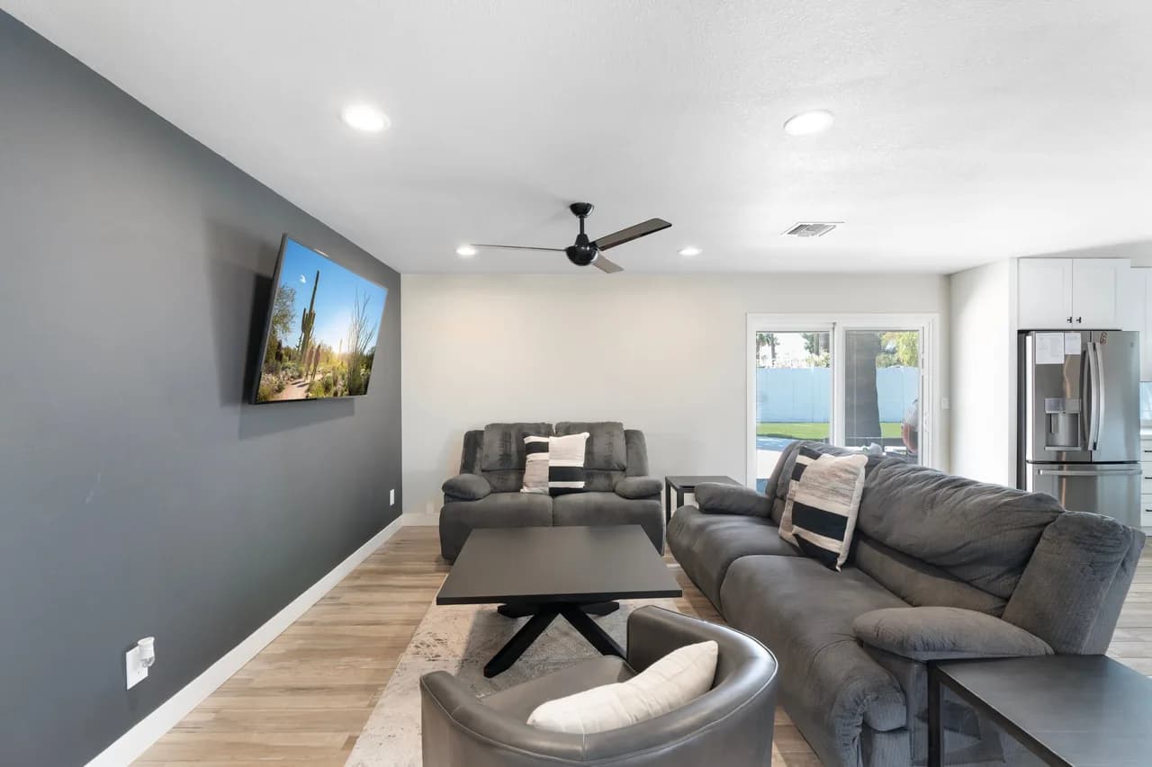 Contemporary Four Bedroom Villa in Scottsdale photo 3