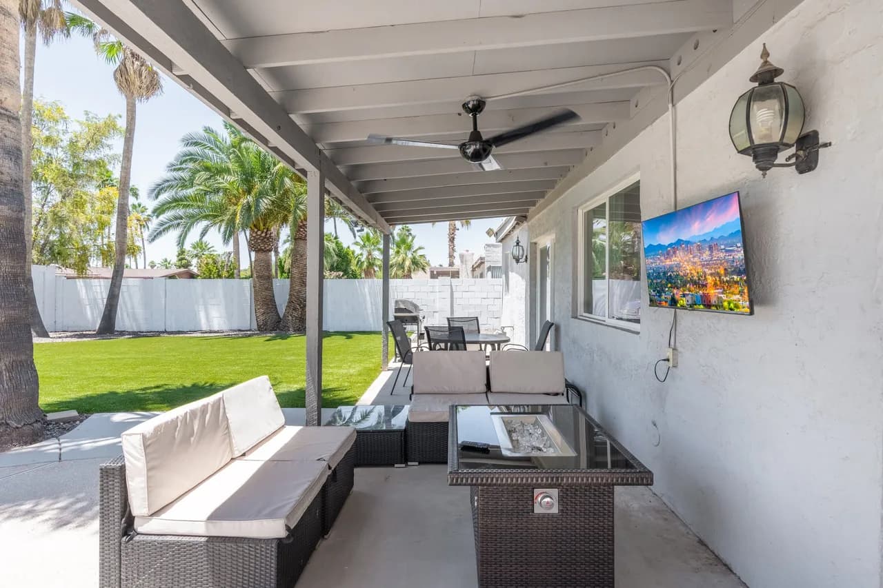 Contemporary Four Bedroom Villa in Scottsdale photo 5