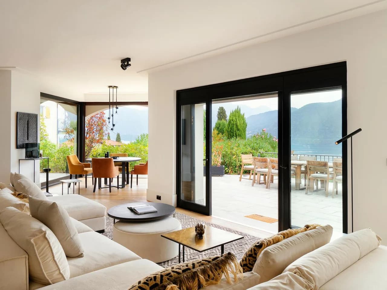 Villa Retreat with Jacuzzi and Lake Como Views photo 2