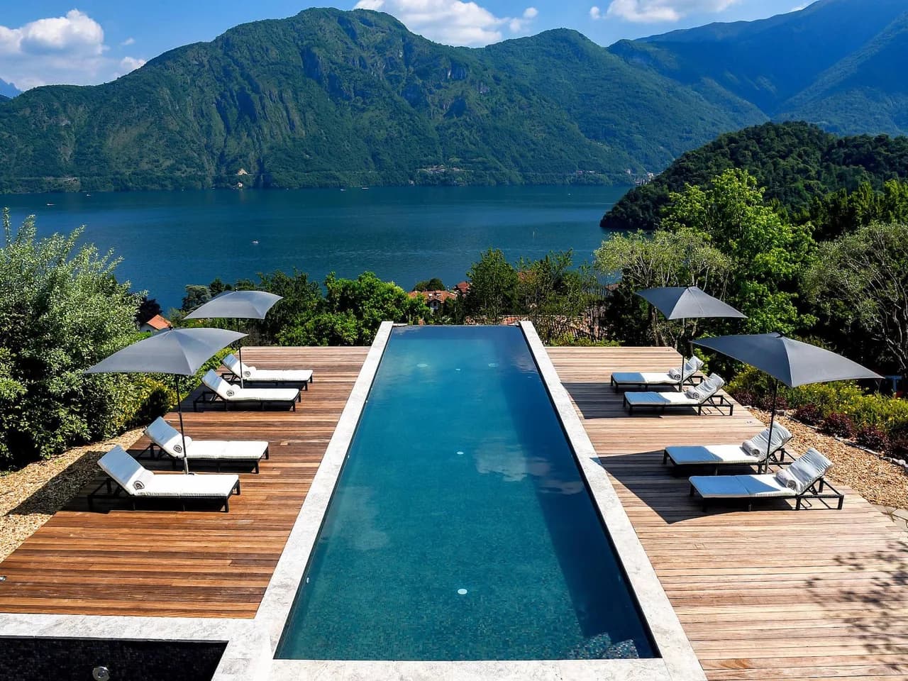Villa Retreat with Jacuzzi and Lake Como Views photo 4