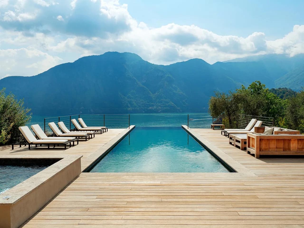 Villa Retreat with Jacuzzi and Lake Como Views photo 5