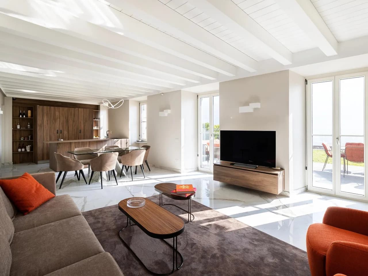 Beautiful Lakefront Apartment with Sauna photo 2