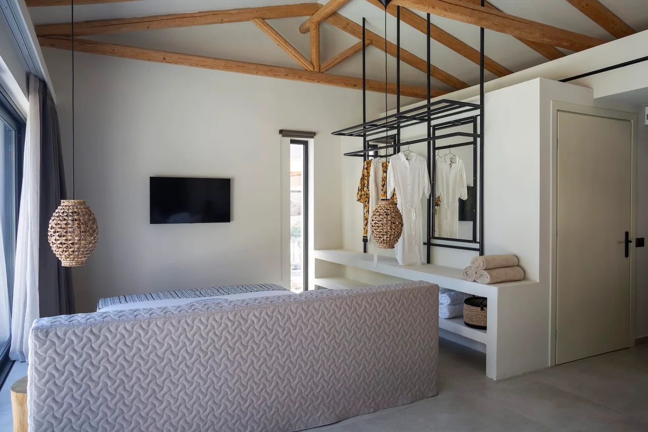 Stunning Villa with Heated Pool in Kefalonia photo 3