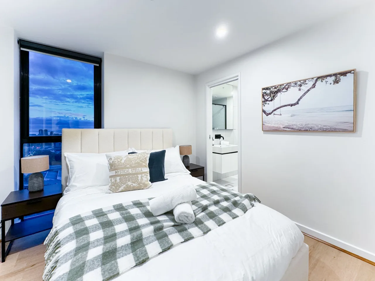 Elegant Two Bedroom Apartment in Southbank Victoria photo 2