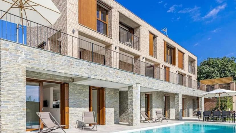 4BR Contemporary Villa With Pool and Vineyard View
