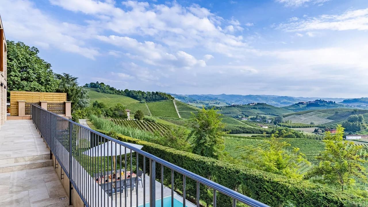 4BR Contemporary Villa With Pool and Vineyard View photo 2