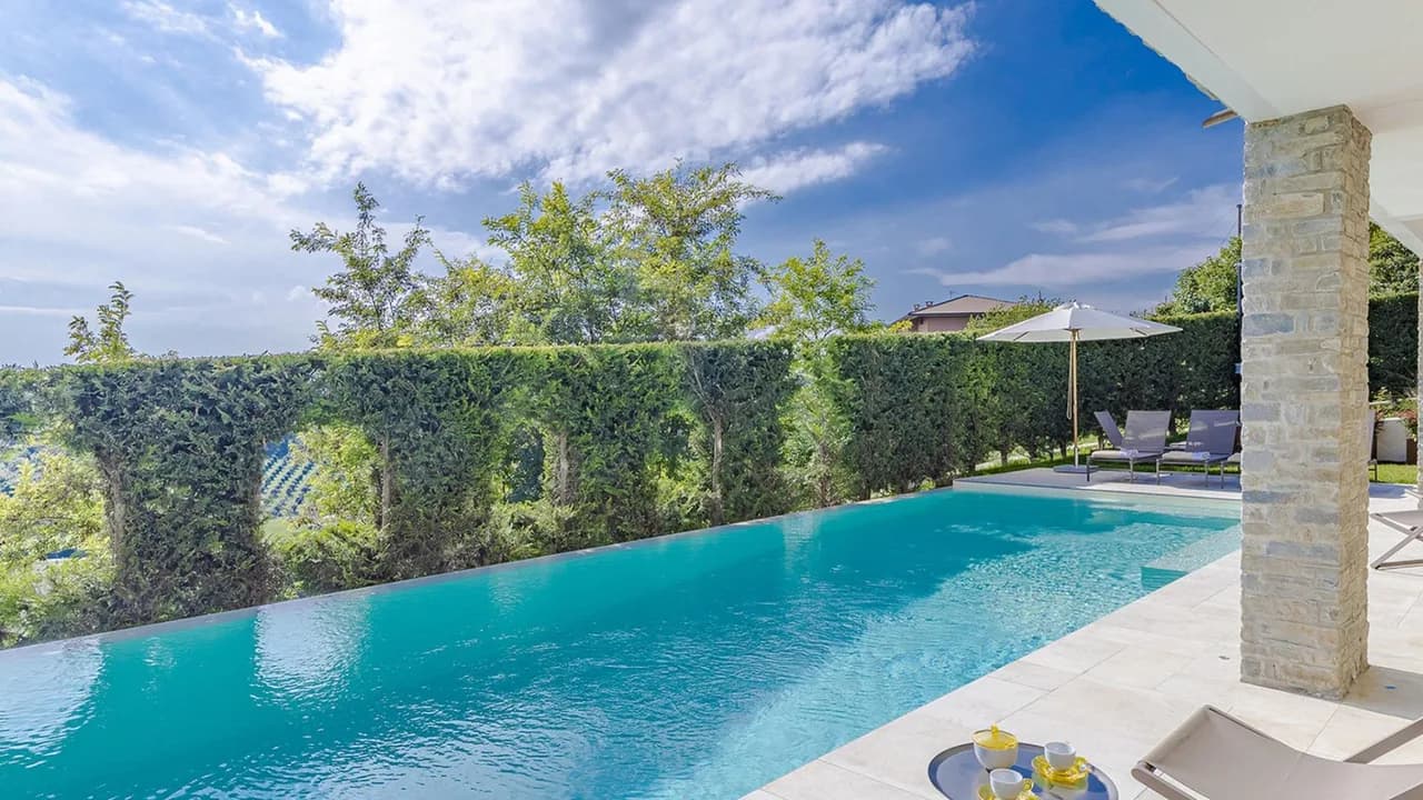4BR Contemporary Villa With Pool and Vineyard View photo 4