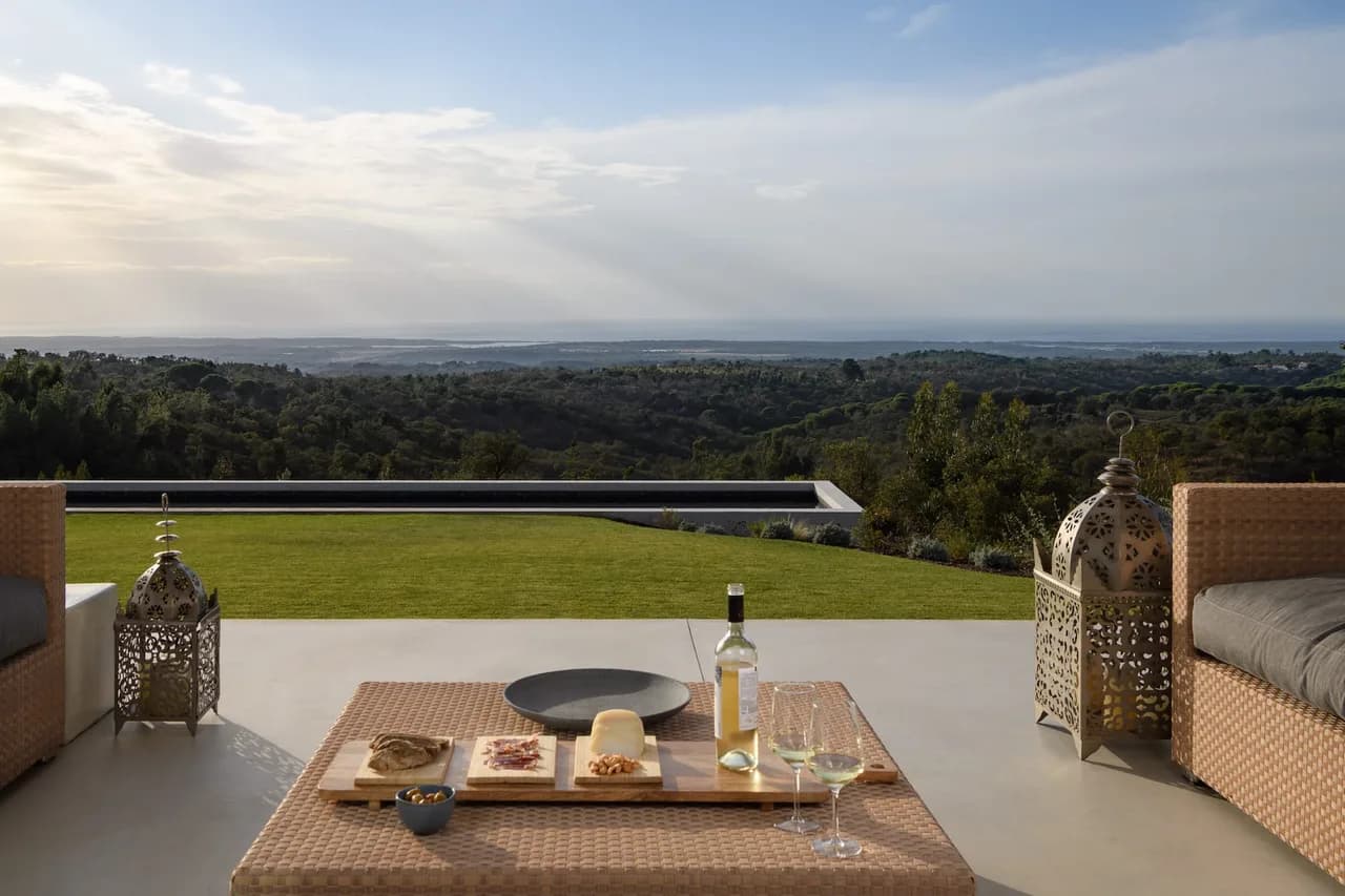 Stylish Villa in Ideal Location with Hill View photo 5