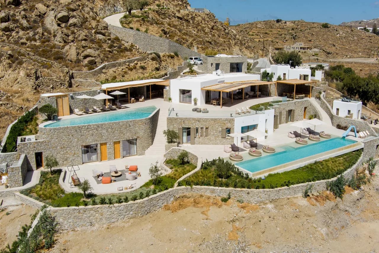 Stunning 8BR Top-luxury Villa With Beach Views photo 4