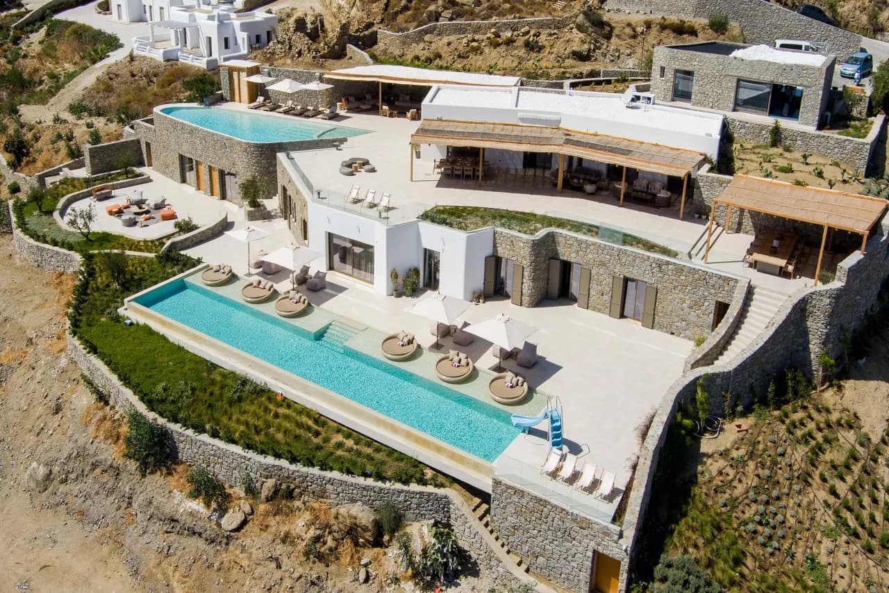 Stunning 8BR Top-luxury Villa With Beach Views photo 5