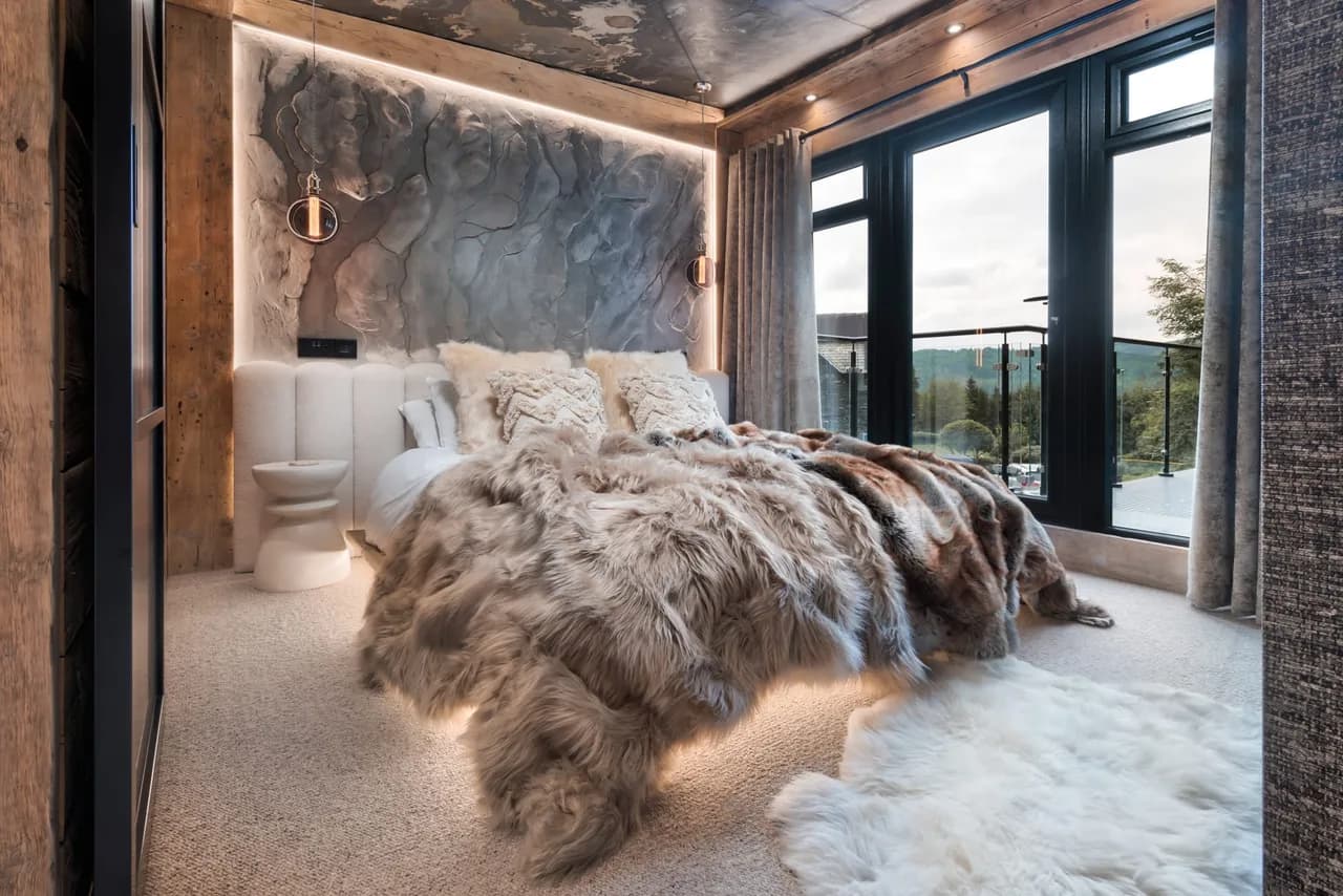 Secluded Lakefront Villa in Lake District photo 2