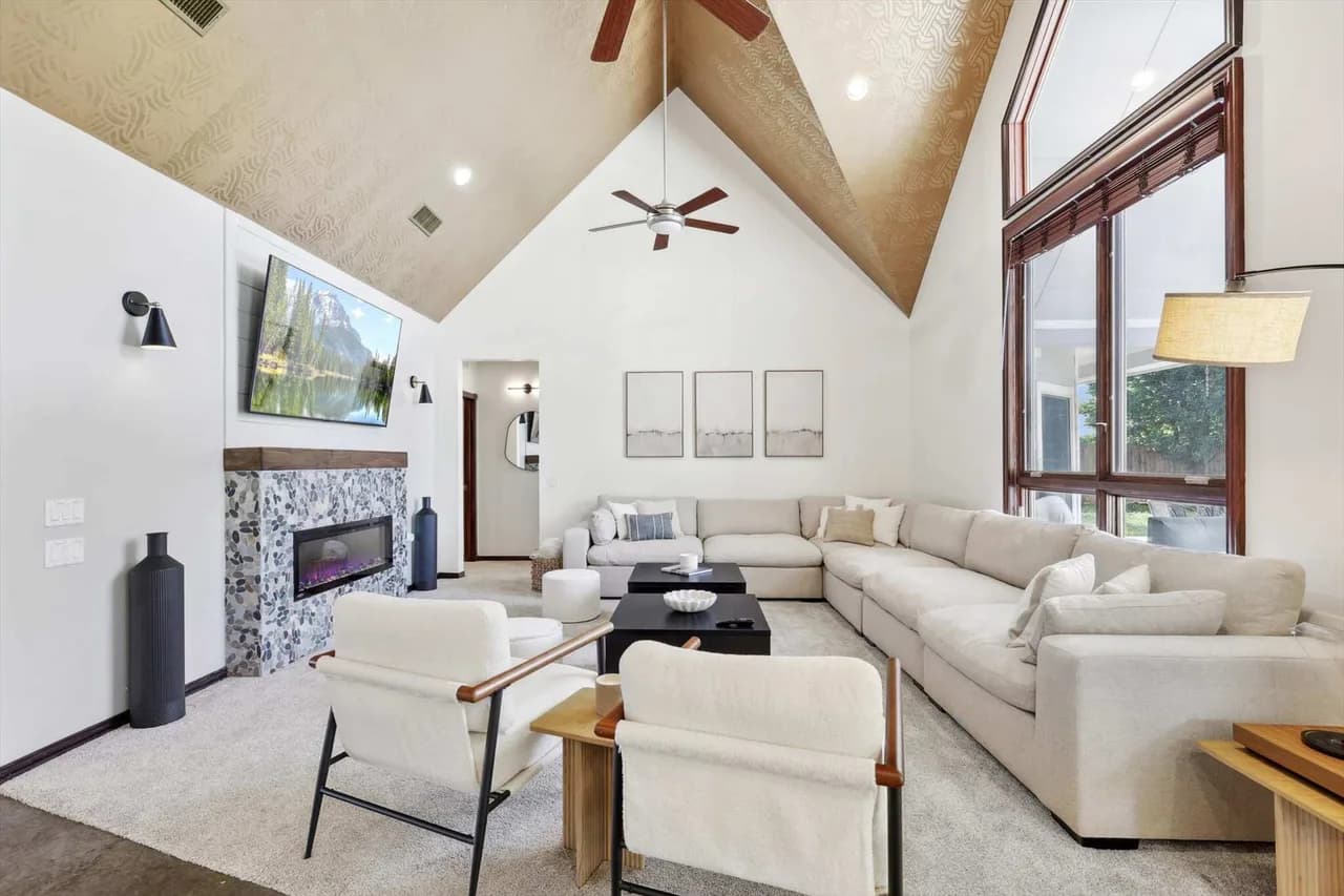 Accessible Five Bedroom Villa in Ponder