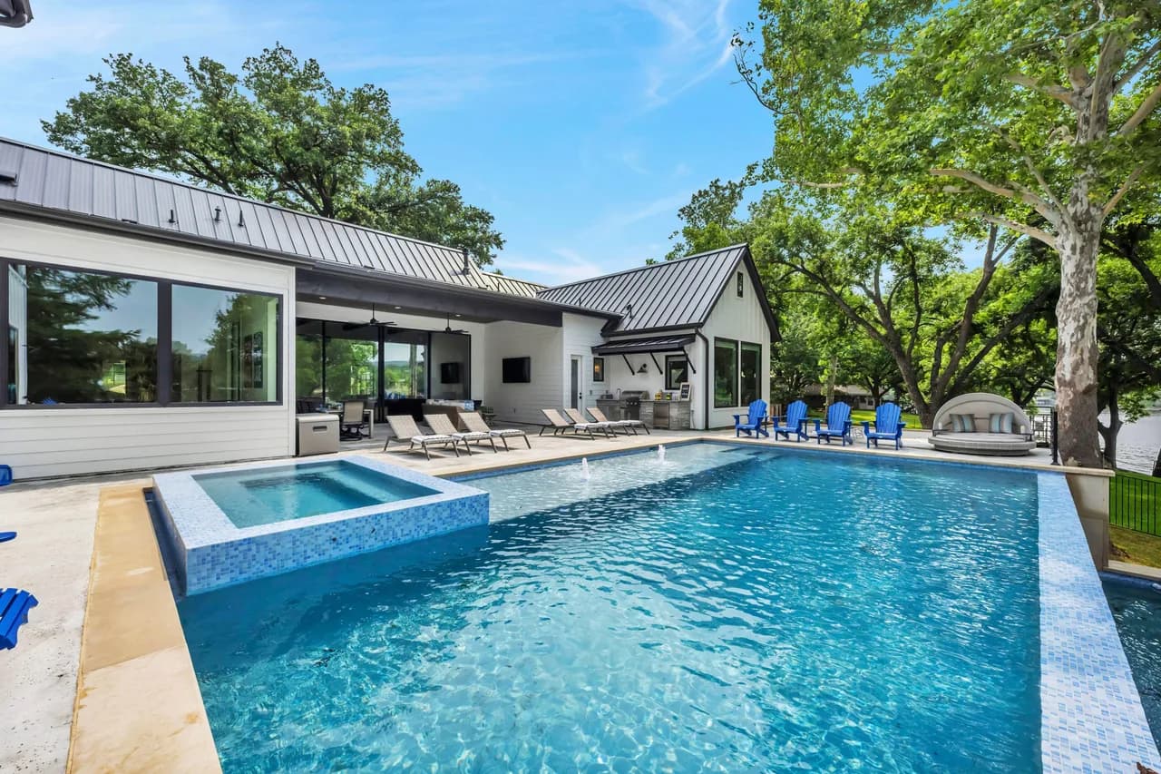 Waterfront Six Bedroom Villa in Burnet Texas photo 3