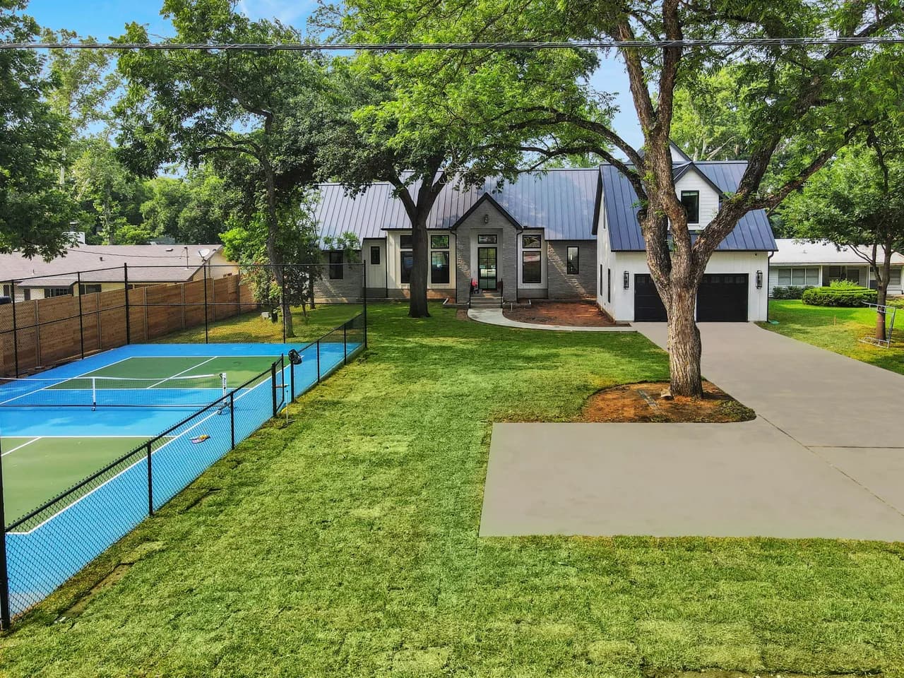 Waterfront Six Bedroom Villa in Burnet Texas photo 5