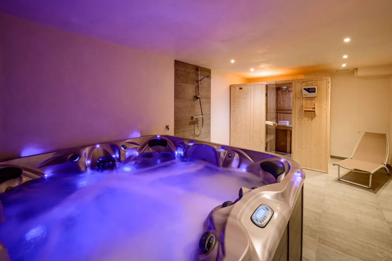 Inviting Val d'Isère Chalet with Sauna photo 4